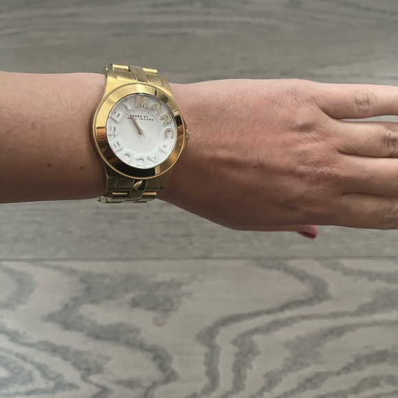 Marc by Marc Jacobs gold watch. Battery needs to be changed. - Picture 3 of 5